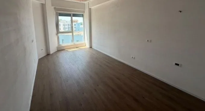Tirane, shitet apartament 2+1+Aneks+Ballkon Kati 3, 88 m² 115.000 € (shkoze)