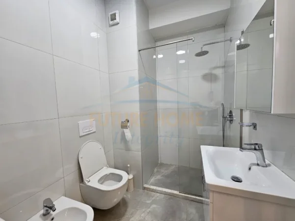 Tirane, jepet me qera apartament 1+1 Kati 4, 50 m² 450 € (Ali Demi,Kompleksi Mangalem)