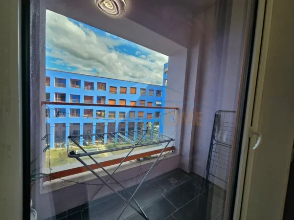Tirane, jepet me qera apartament 1+1 Kati 4, 50 m² 450 € (Ali Demi,Kompleksi Mangalem)