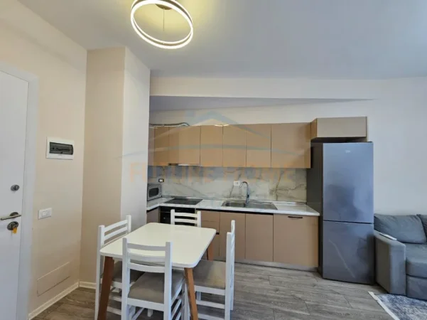 Tirane, jepet me qera apartament 1+1 Kati 4, 50 m² 450 € (Ali Demi,Kompleksi Mangalem)