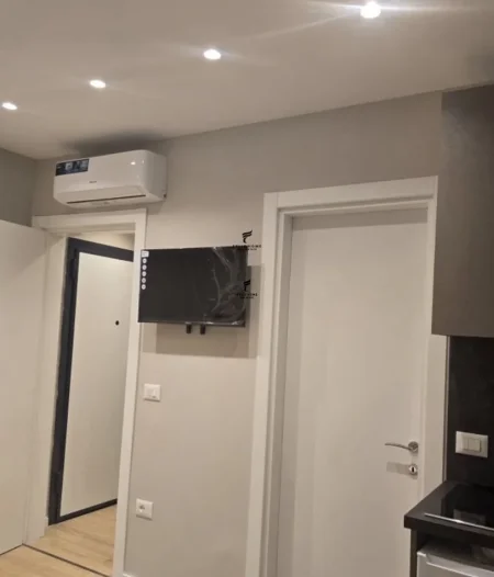 Tirane, jepet me qera garsonier Kati 4, 25 m² 400 € (PAZARI I RI)