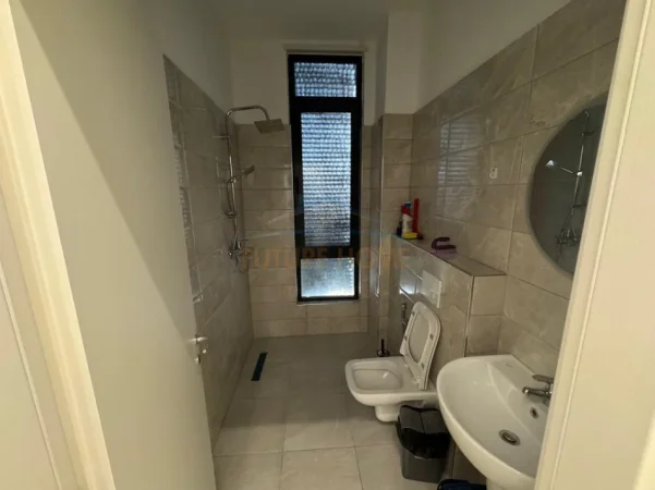 Tirane, jepet me qera apartament 2+1 Kati 1, 109 m² 850 € (ISH DOGANA)