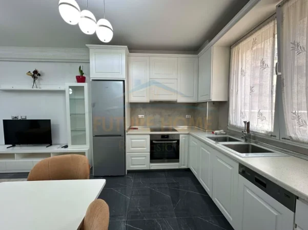 Tirane, jepet me qera apartament 2+1 Kati 2, 77 m² 600 € (UNAZA E RE)