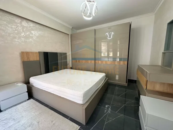Tirane, jepet me qera apartament 2+1 Kati 2, 77 m² 600 € (UNAZA E RE)