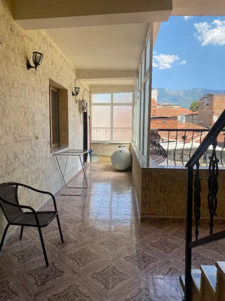 Tirane, jepet me qera Vile 2+1+Ballkon Kati 2, 120 m² 400 € 
