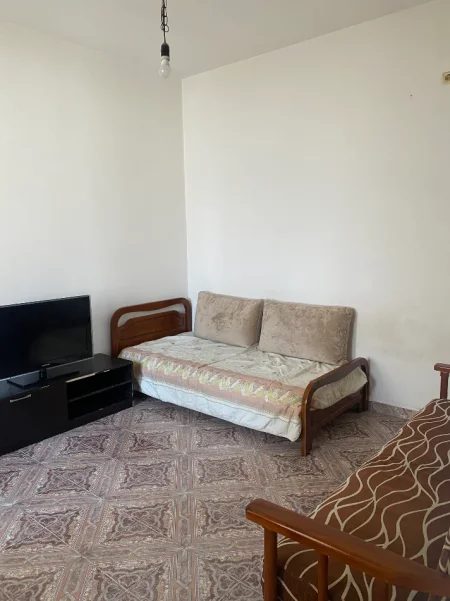 Tirane, jepet me qera Vile 2+1+Ballkon Kati 2, 120 m² 400 € 