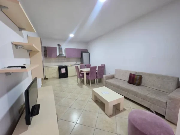 Tirane, jepet me qera apartament 2+1+Ballkon Kati 4, 82 m² 550 € (Unaza e Re)