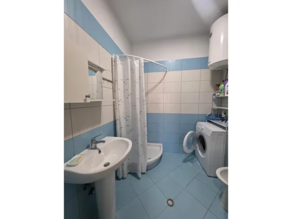 Tirane, jepet me qera apartament 2+1+Ballkon Kati 4, 82 m² 550 € (Unaza e Re)