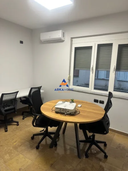 Tirane, jepet me qera zyre Kati 4, 65 m² 1.729 € (PJETER BOGDANI)