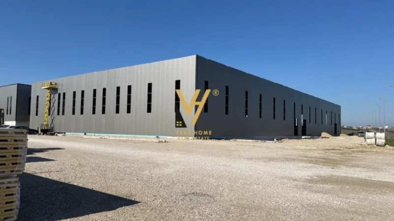 Durres, shitet magazine Kati 0, 2.600 m² (SHENAVLASH)