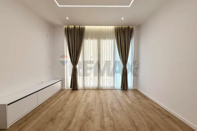 Tirane, shitet 2+1 , 134 m²