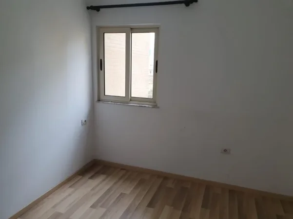 Tirane, jepet me qera apartament 1+1+Ballkon Kati 5, 55 m² 450 € (Fusha e Aviacionit)