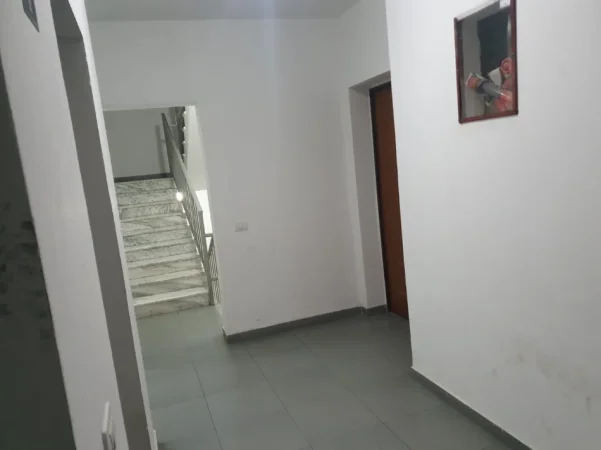Tirane, jepet me qera apartament 1+1+Ballkon Kati 5, 55 m² 450 € (Fusha e Aviacionit)