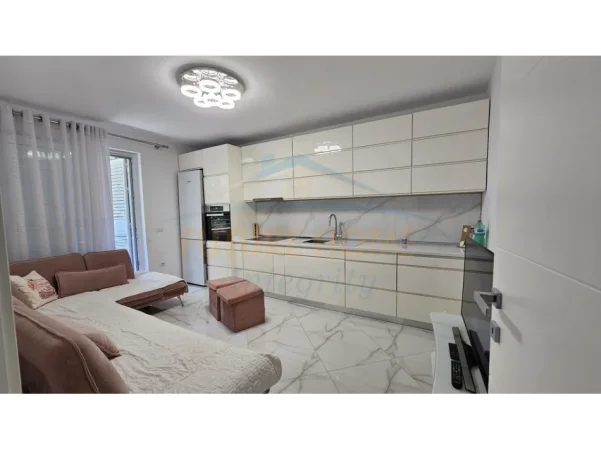 Tirane, jepet me qera apartament 2+1 Kati 4, 60 m² 55.000 € (RRUGA FERIT XHAJKO)