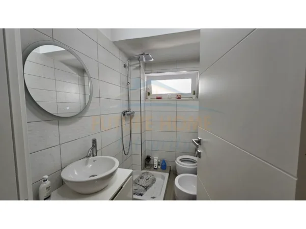 Tirane, jepet me qera apartament 2+1 Kati 4, 60 m² 55.000 € (RRUGA FERIT XHAJKO)