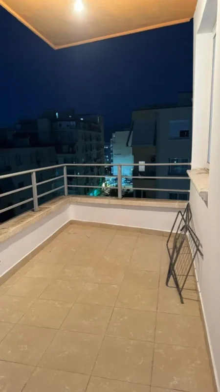 Tirane, jepet me qera apartament 1+1 Kati 7, 64 m² 400 € (Astir)