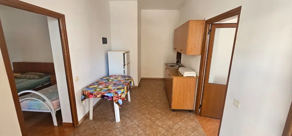 Durres, ofroj JEPET ME QERA – KATI I DYTË I NJË SHTËPIE PRIVATE | PLAZH, DURRËS 250 €