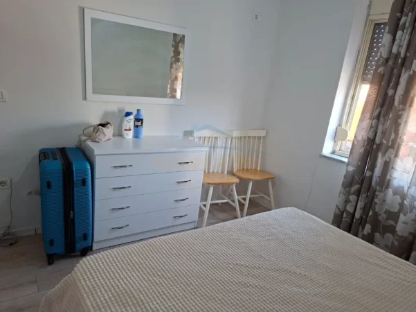 Tirane, jepet me qera apartament 2+1+Ballkon Kati 5, 76 m² 650 € (XHAMIA TABAKEVE)