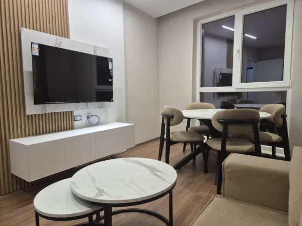 Tirane, jepet me qera apartament 1+1 Kati 7, 60 m² (Qsut)