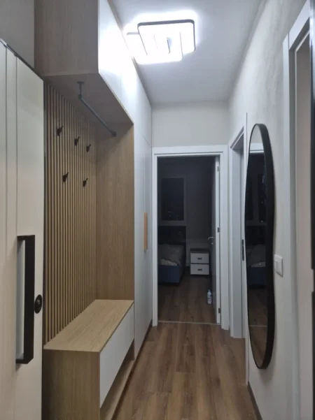 Tirane, jepet me qera apartament 1+1 Kati 7, 60 m² (Qsut)