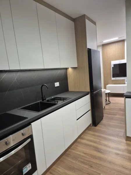 Tirane, jepet me qera apartament 1+1 Kati 7, 60 m² (Qsut)