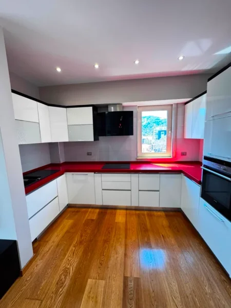 Tirane, shitet apartament 2+1+Ballkon Kati 4, 96 m² 260.000 € (Capiten Mir Zotaj)