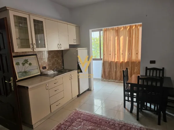 Tirane, jepet me qera apartament 1+1+Ballkon Kati 3, 75 m² 520 € (5 MAJI)