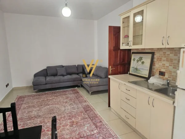 Tirane, jepet me qera apartament 1+1+Ballkon Kati 3, 75 m² 520 € (5 MAJI)
