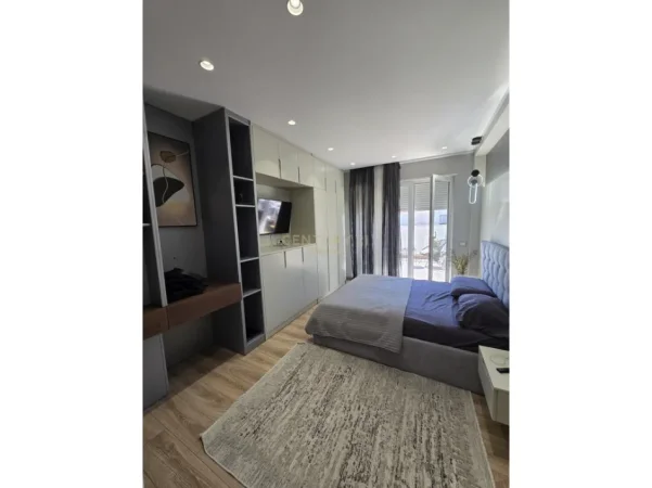 Tirane, shitet apartament+verande | Penthouse 3+1+Aneks+Ballkon Kati 4, 207 m² 340.000 € (shkoze)