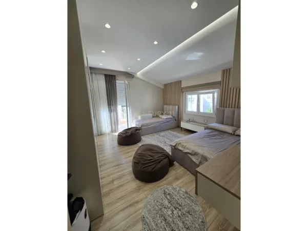 Tirane, shitet apartament+verande | Penthouse 3+1+Aneks+Ballkon Kati 4, 207 m² 340.000 € (shkoze)