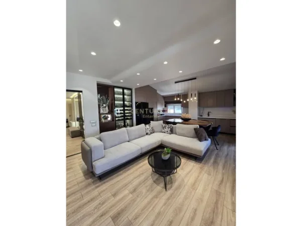 Tirane, shitet apartament+verande | Penthouse 3+1+Aneks+Ballkon Kati 4, 207 m² 340.000 € (shkoze)
