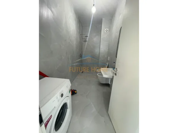 Tirane, jepet me qera apartament 1+1 Kati 7, 69 m² 450 € (Ali Demi)