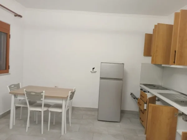 Tirane, jepet me qera apartament 2+1 Kati 2, 100 m² 550 € (ASTIR)
