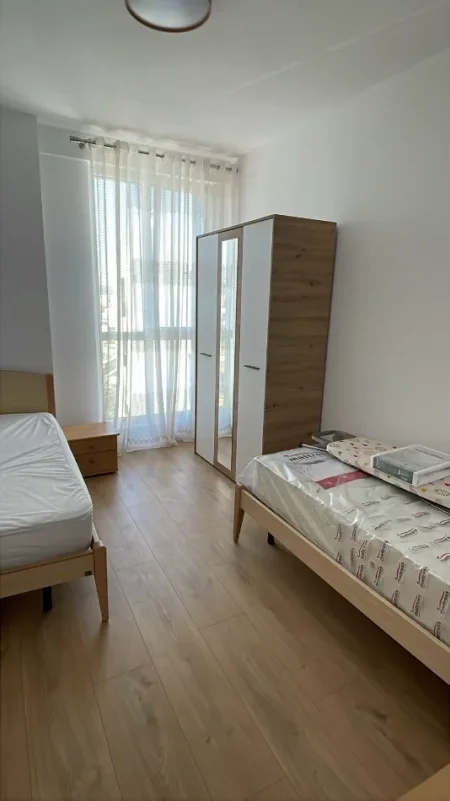 Tirane, jepet me qera apartament 2+1 Kati 5, 97 m² 700 € (BULEVARDI I RI)