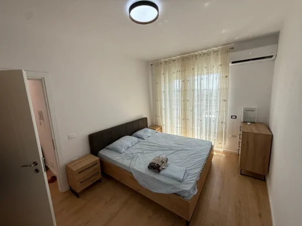 Tirane, jepet me qera apartament 2+1 Kati 5, 97 m² 700 € (BULEVARDI I RI)
