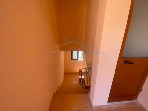Tirane, jap me qera apartament 1+1+Ballkon Kati 2, 120 m² 500 € (Pazari Ri)