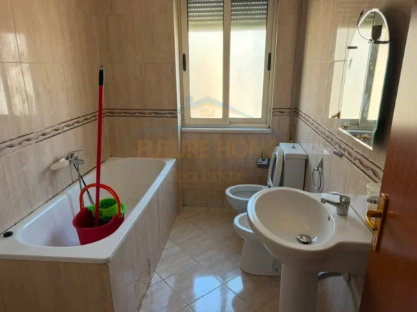 Tirane, jepet me qera apartament 1+1 , 74 m² 490 € (Don Bosko)