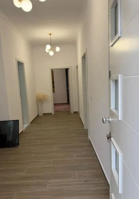 Tirane, jepet me qera apartament 2+1 Kati 1, 110 m² 500 € (Siri Kodra)
