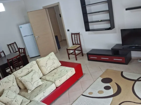 Tirane, jepet me qera apartament 1+1 Kati 3, 75 m² 500 € (Muzeu Shkencave te Natyres ne Ali Dem)