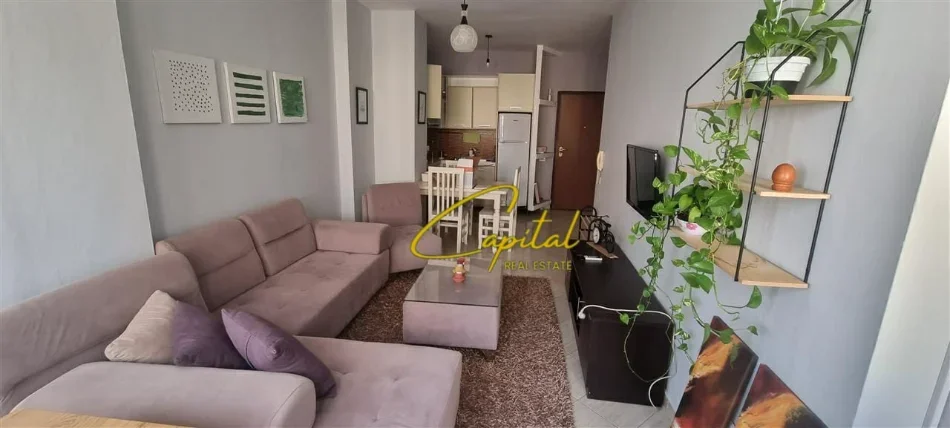 Tirane, jepet me qera apartament 1+1 Kati 5, 50 m² 550 € (SELVIA)