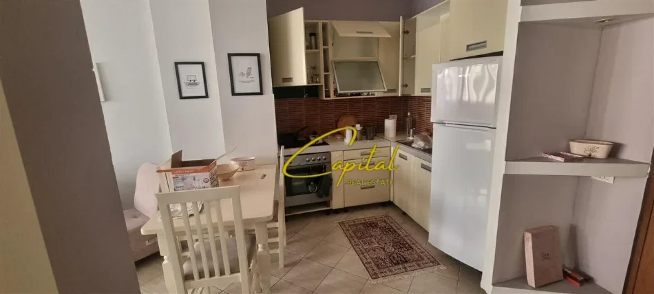 Tirane, jepet me qera apartament 1+1 Kati 5, 50 m² 550 € (SELVIA)