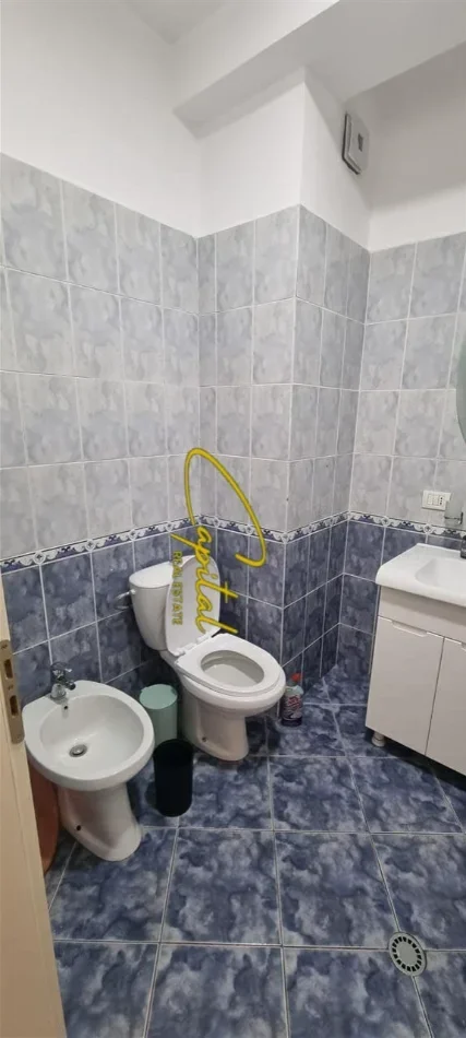 Tirane, jepet me qera apartament 1+1 Kati 5, 50 m² 550 € (SELVIA)