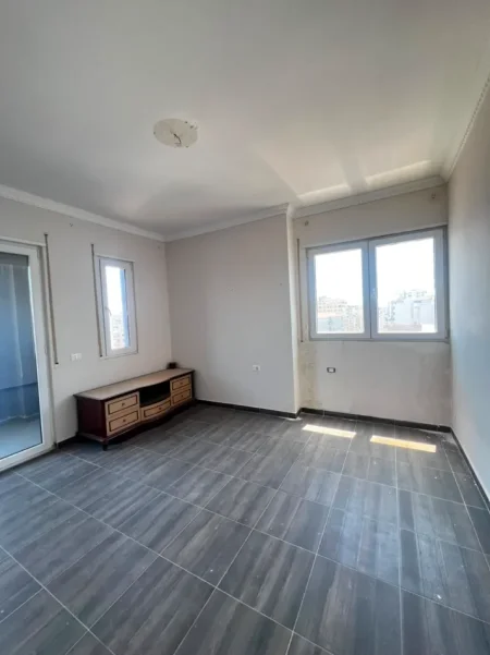 Durres, shitet apartament 2+1+Ballkon Kati 6, 119 m² 190.400 € (Stadiumi Niko Dovana,Durres)