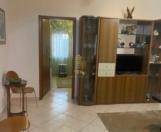 Tirane, jepet me qera apartament 2+1+Ballkon Kati 7, 96 m² 750 € (Stacioni i Trenit)