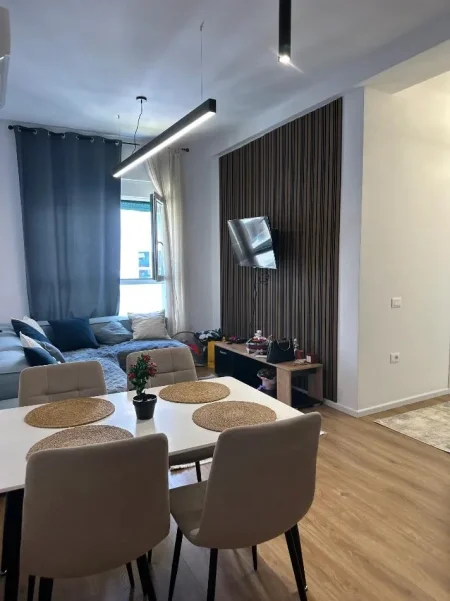 Tirane, jepet me qera apartament 1+1 Kati 8, 80 m² 500 € (REZIDENCA MANGALEM)