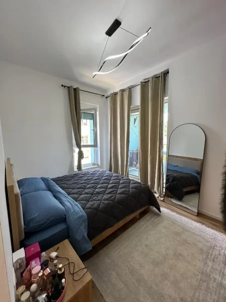 Tirane, jepet me qera apartament 1+1 Kati 8, 80 m² 500 € (REZIDENCA MANGALEM)
