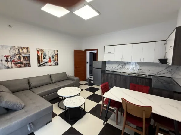 Tirane, jepet me qera Apartament 1+1+Ballkon Kati 1, 70 m² Mobilim i Ri, Çmimi 60.000 Lekë të Reja, (Pranë UET-së,Porcelan,Tiranë.)