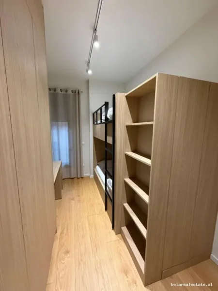 Tirane, jepet me qera apartament 2+1+Ballkon Kati 3, 95 m² 1.300 € (Rruga e Kosovareve)