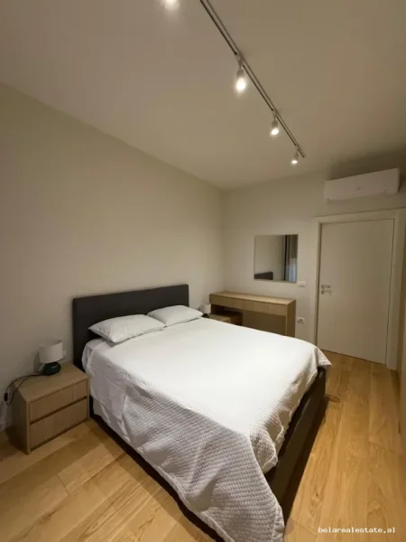 Tirane, jepet me qera apartament 2+1+Ballkon Kati 3, 95 m² 1.300 € (Rruga e Kosovareve)