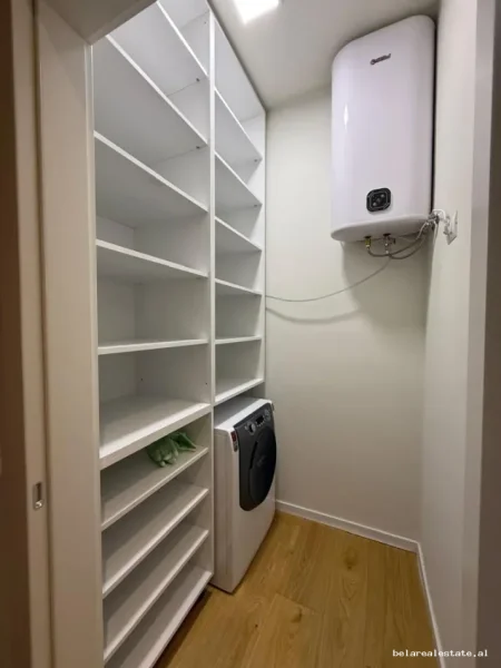 Tirane, jepet me qera apartament 2+1+Ballkon Kati 3, 95 m² 1.300 € (Rruga e Kosovareve)